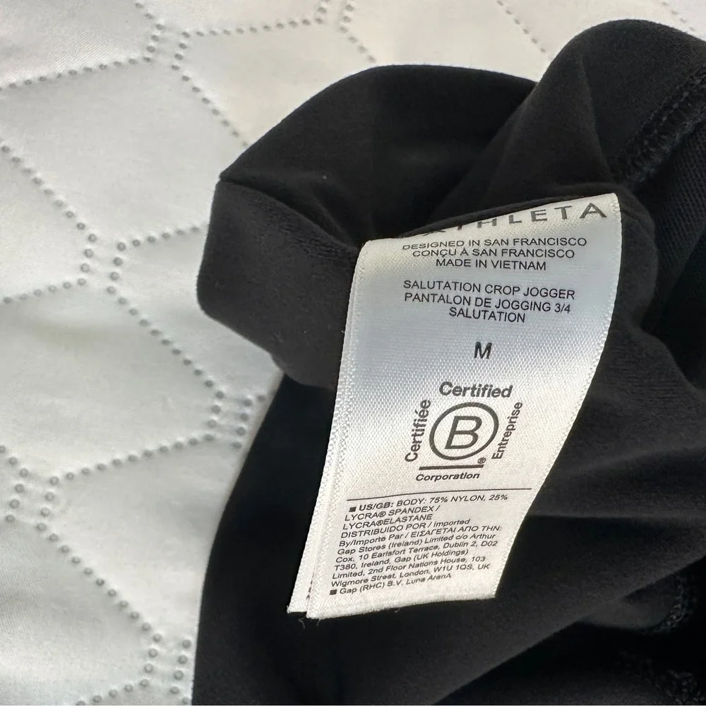 Athleta Salutation Crop Jogger Women M Black Excellent High Rise Pockets‎ Yoga